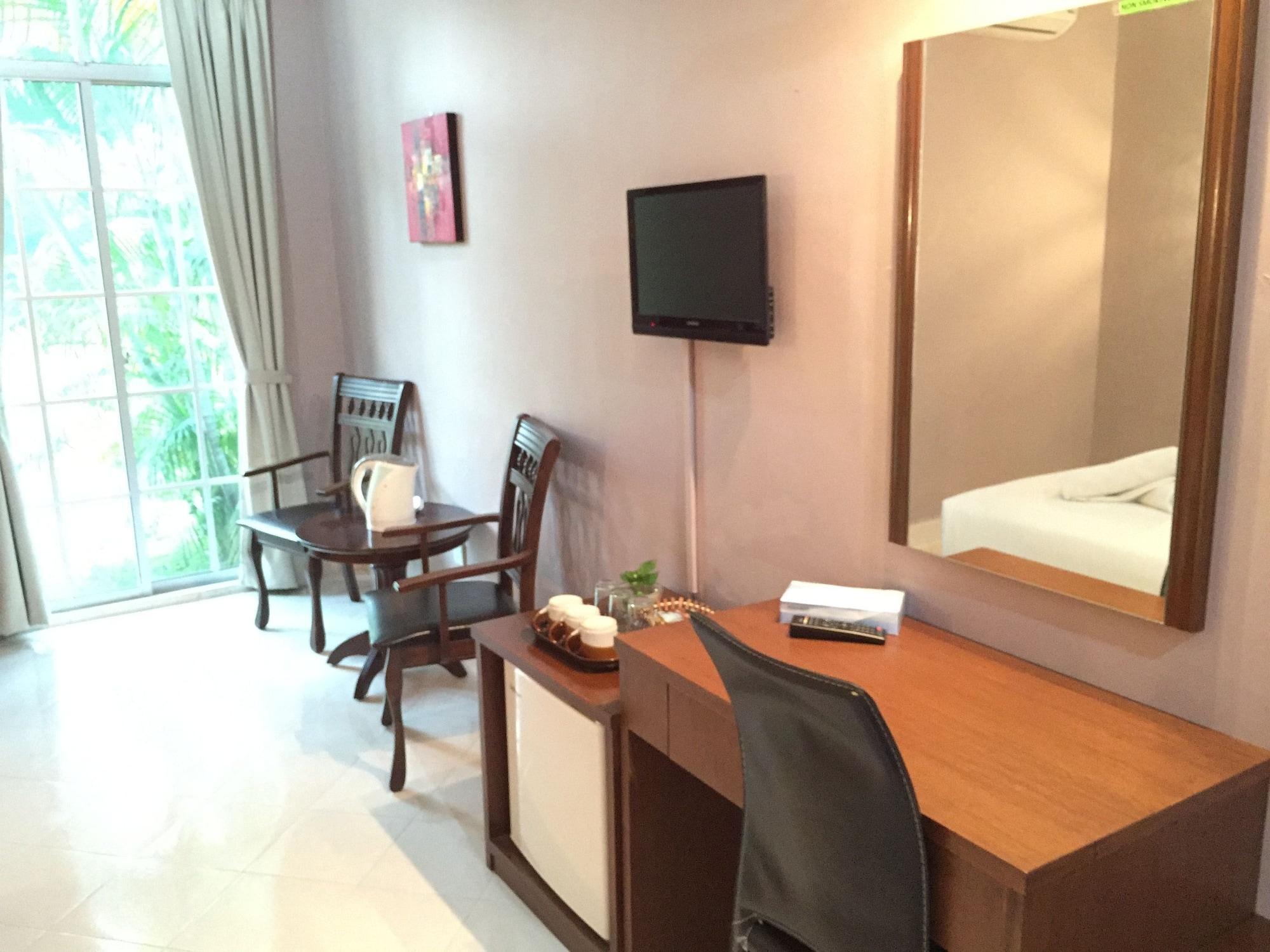 White Lodge Pantai Cenang  Exterior photo