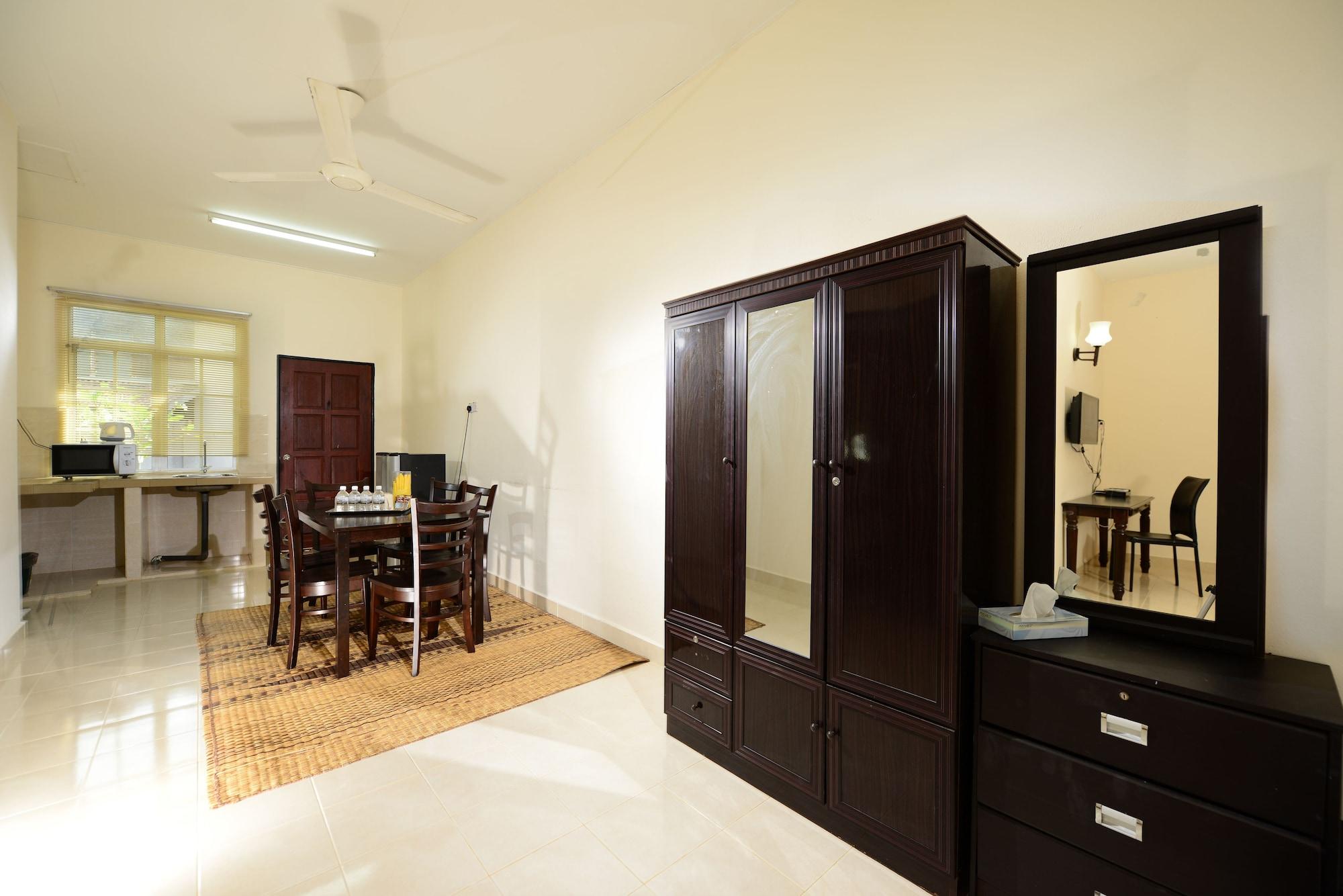White Lodge Pantai Cenang  Exterior photo