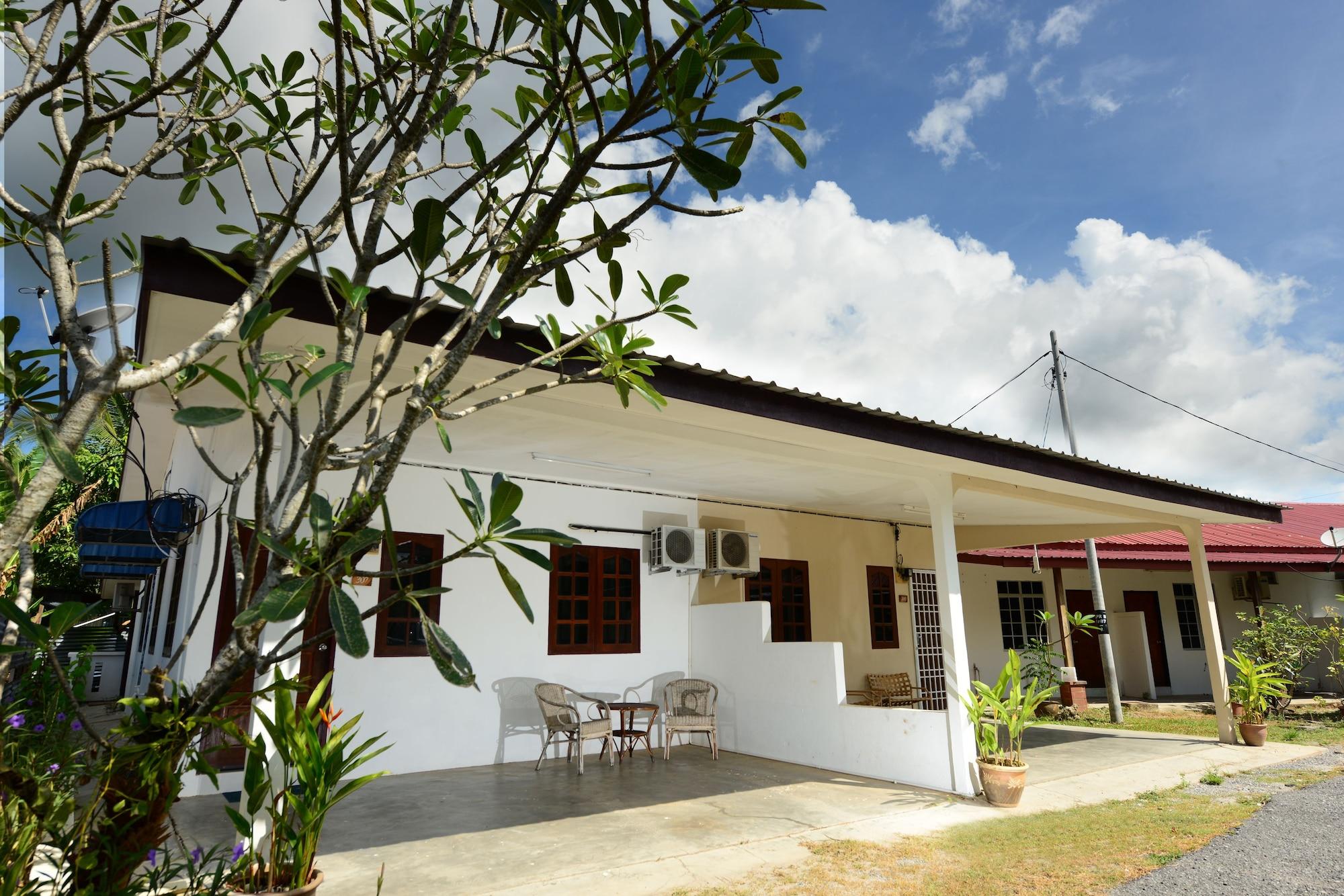 White Lodge Pantai Cenang  Exterior photo