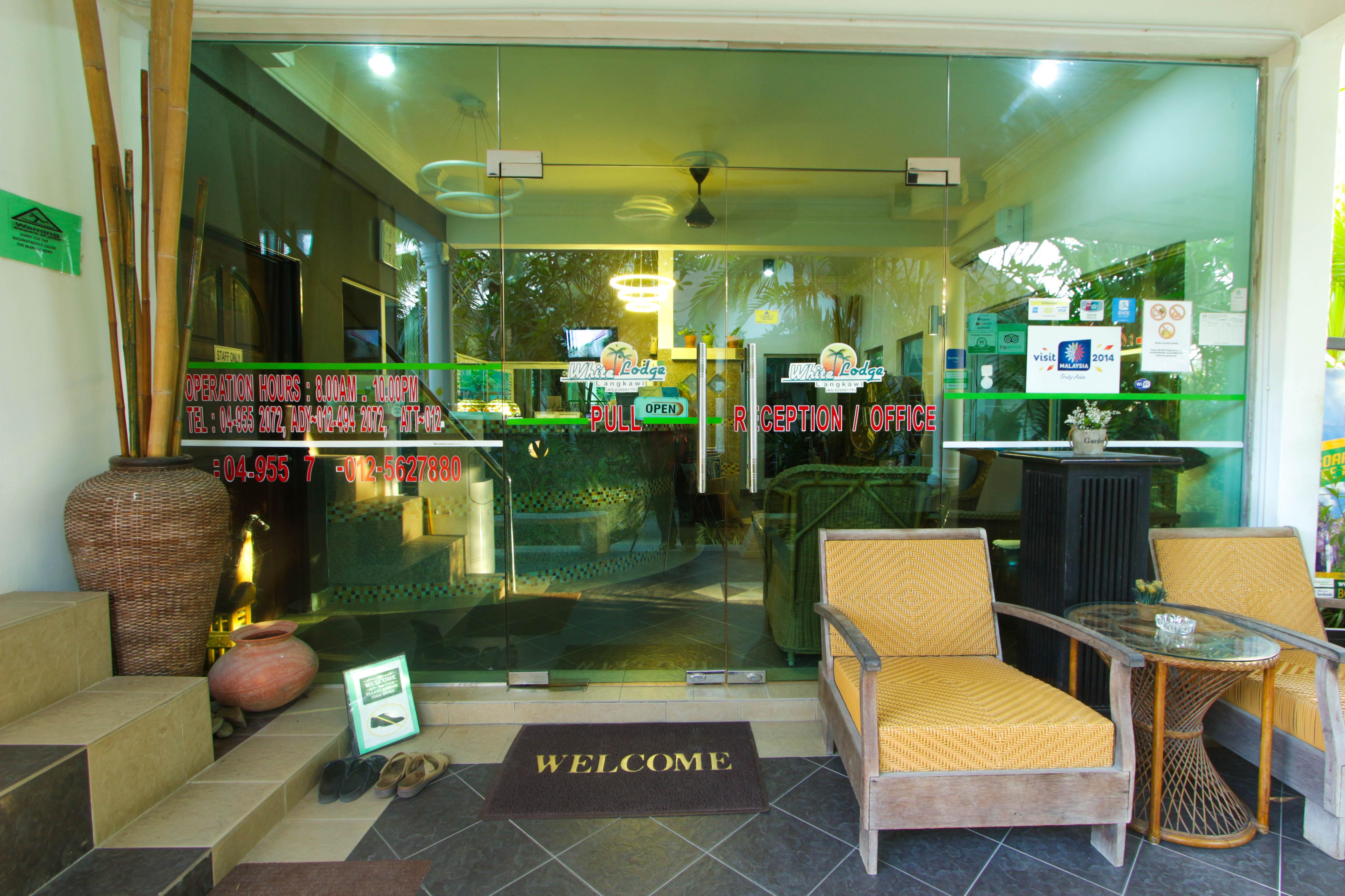 White Lodge Pantai Cenang  Exterior photo