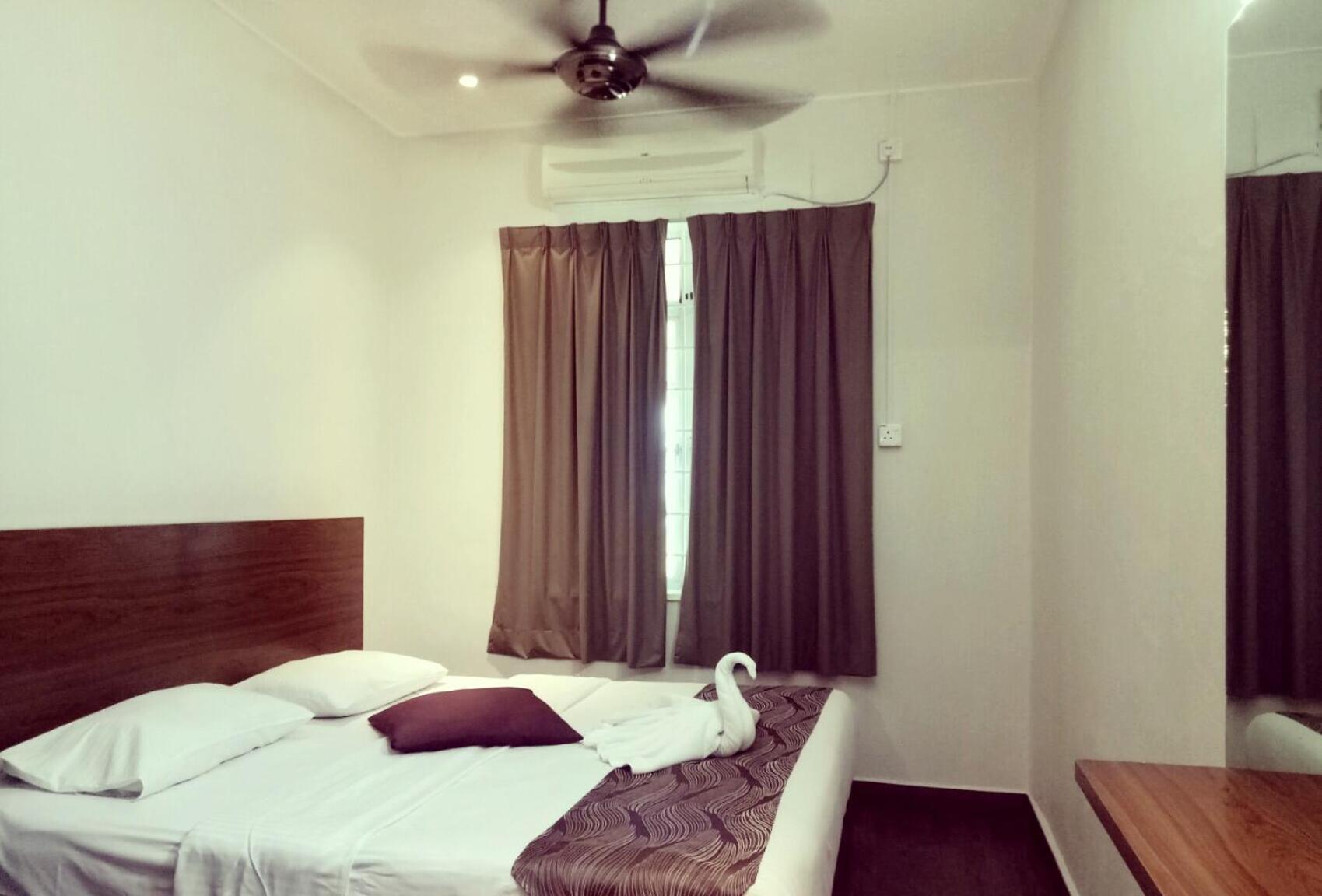 White Lodge Pantai Cenang  Exterior photo