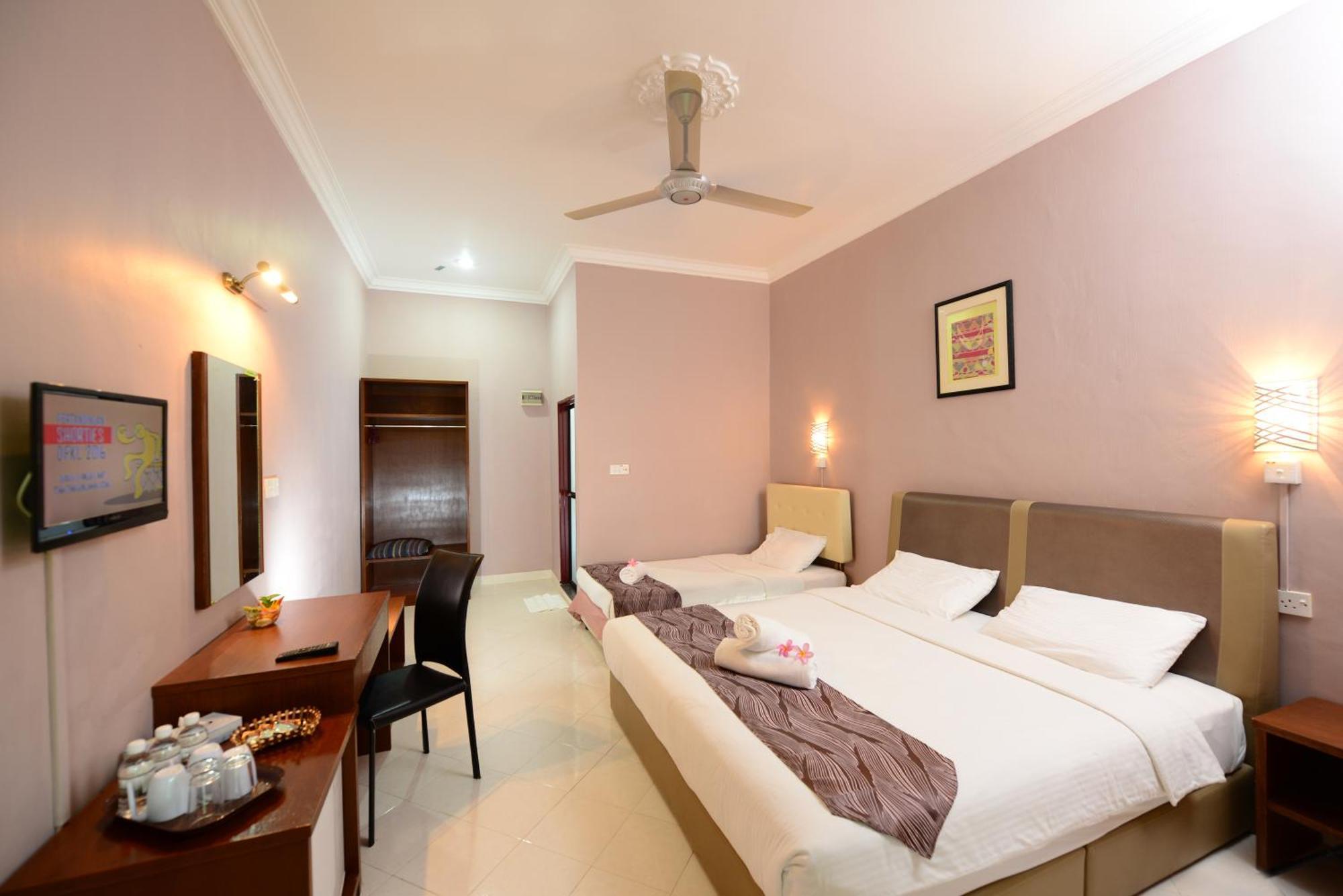 White Lodge Pantai Cenang  Exterior photo