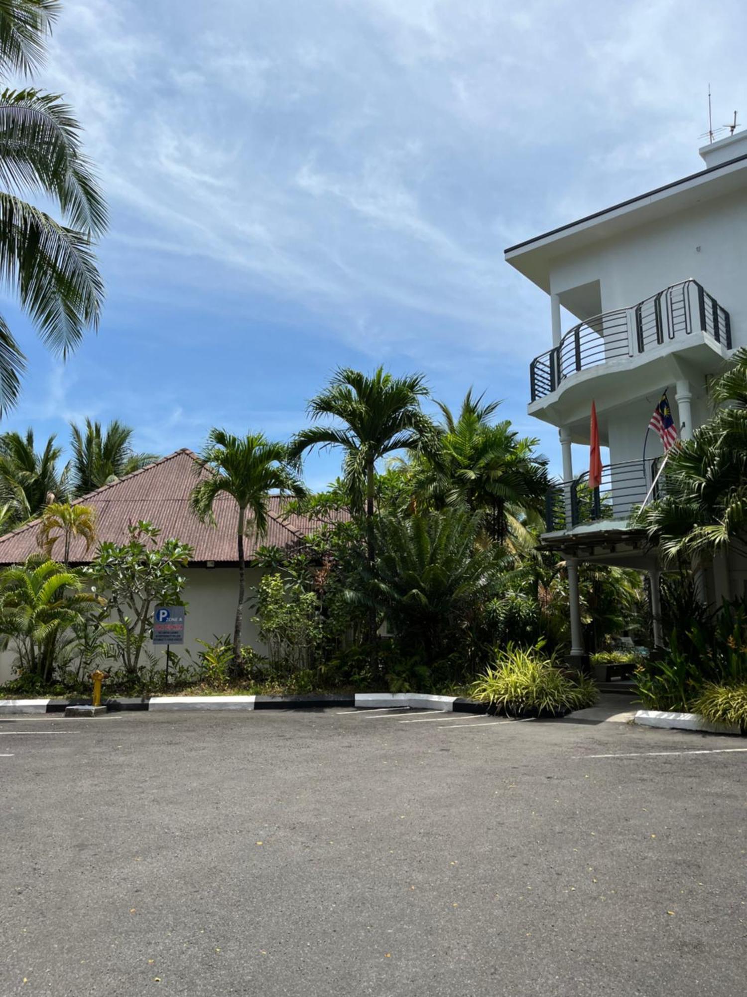 White Lodge Pantai Cenang  Exterior photo