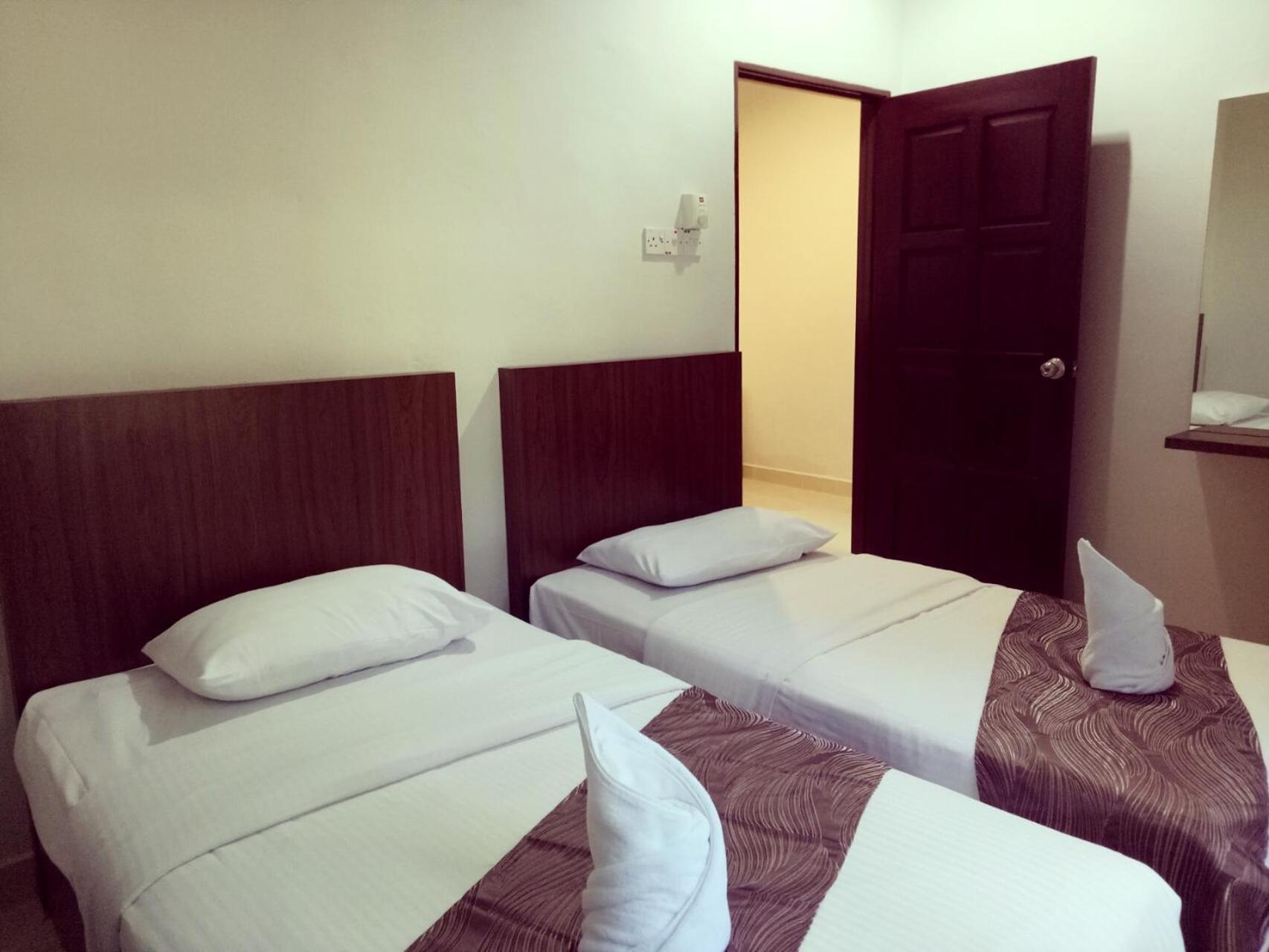 White Lodge Pantai Cenang  Exterior photo