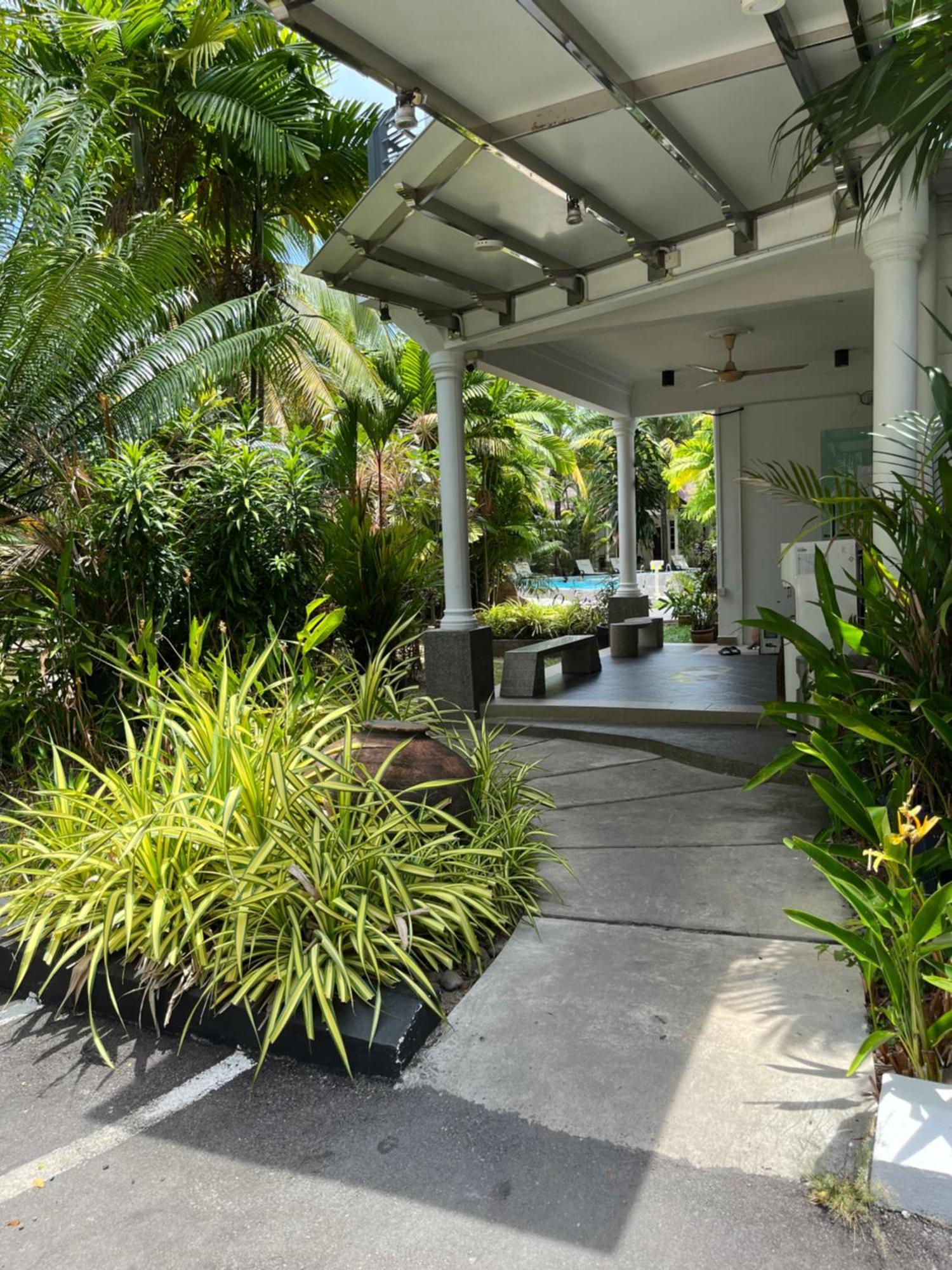 White Lodge Pantai Cenang  Exterior photo