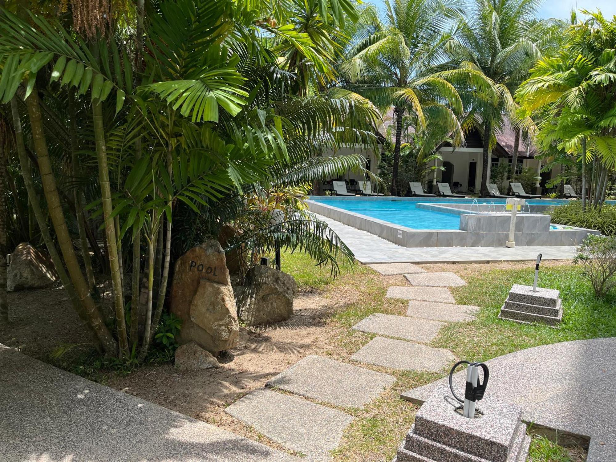 White Lodge Pantai Cenang  Exterior photo