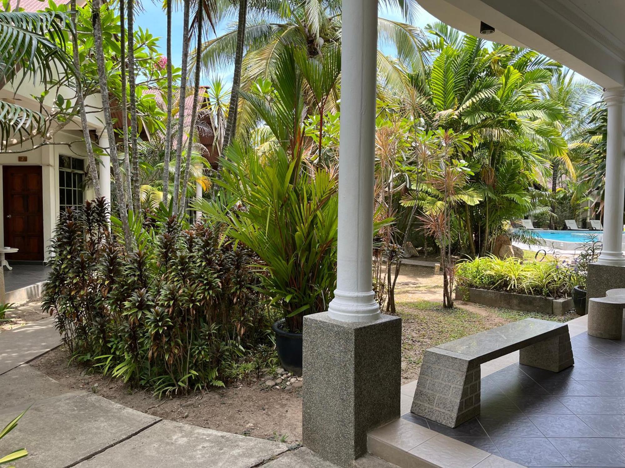 White Lodge Pantai Cenang  Exterior photo